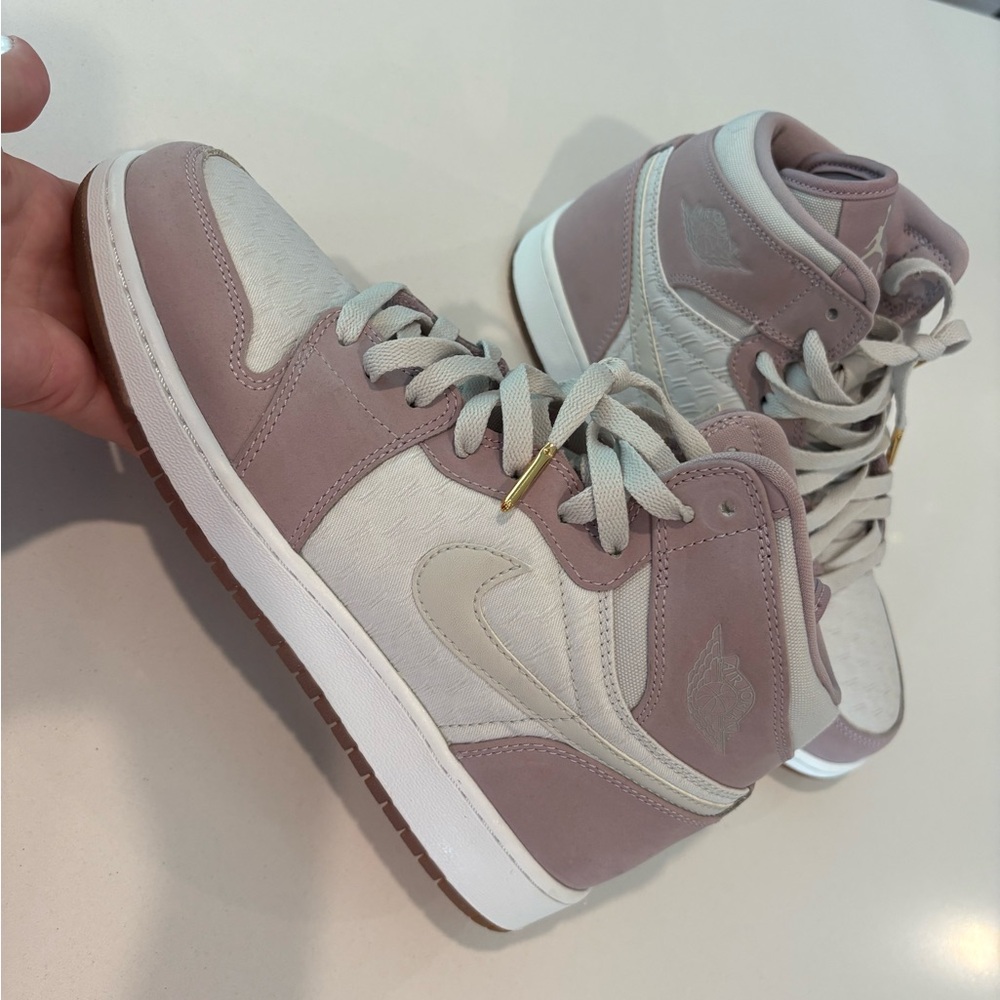 Women's High Jordan retro 1